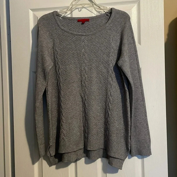 Red Sweaters - RED women’s soft gray cable knit sweater size medium